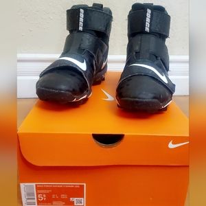 Nike Kids' Force Savage Shark 2 Football Cleats 5.5Y